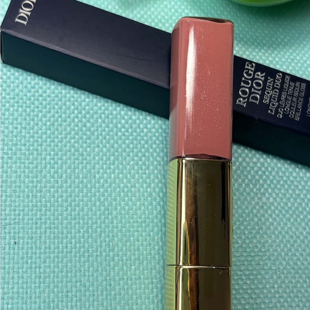 Rouge Dior Sequin Liquid Duo Lipstick. RIBBONS. #220 - Picture 12 of 12